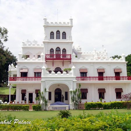 Jayamahal Palace Bangalore Exterior foto